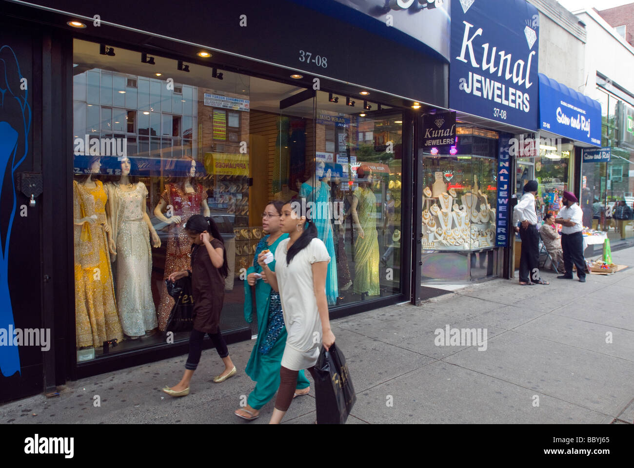 Scène de rue dans le quartier de Little India à Jackson Heights Queens à New York Banque D'Images