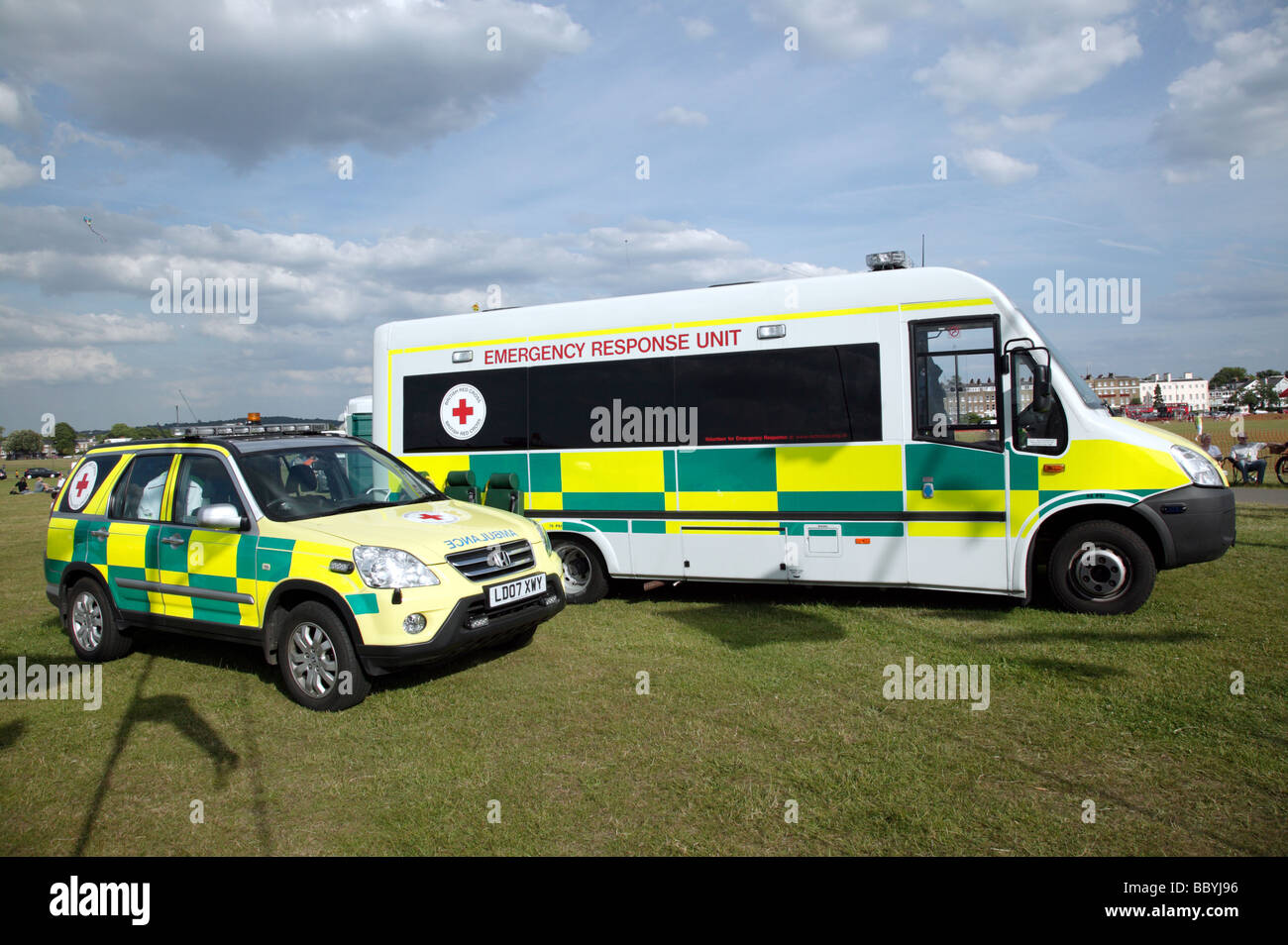 Réponse d'urgence de la Croix-Rouge britannique, véhicules de service au Blackheath Kite Festival 2009 Banque D'Images