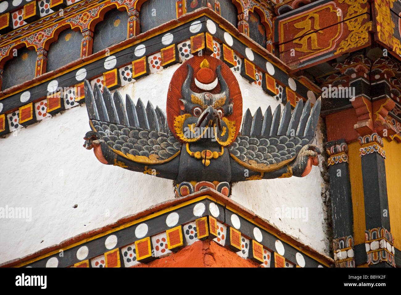 Détails de décoration masque sculpture , Tashi Chho Dzong (Tashichoedzong) Palais royal du Bhoutan Bhoutan Thimphu 91317 horizontal Banque D'Images