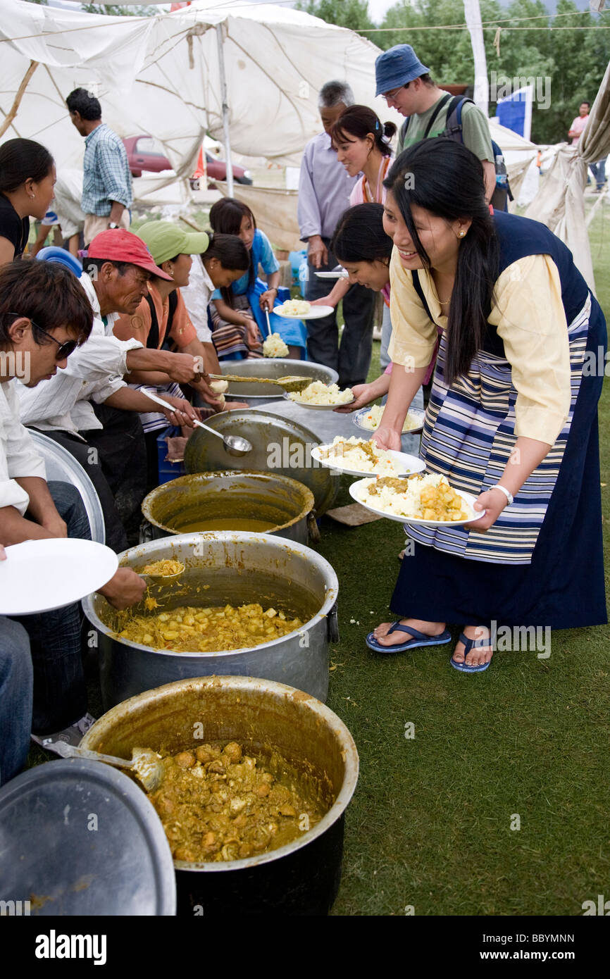 Les ladakhis célébrant la Fête du Dalaï Lama. Choglamsar.Près de Leh. Ladakh. L'Inde Banque D'Images