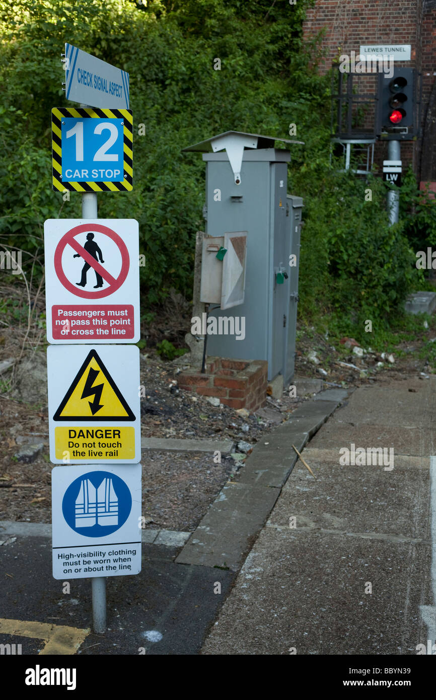 Signes et signaux de la plate-forme Banque D'Images