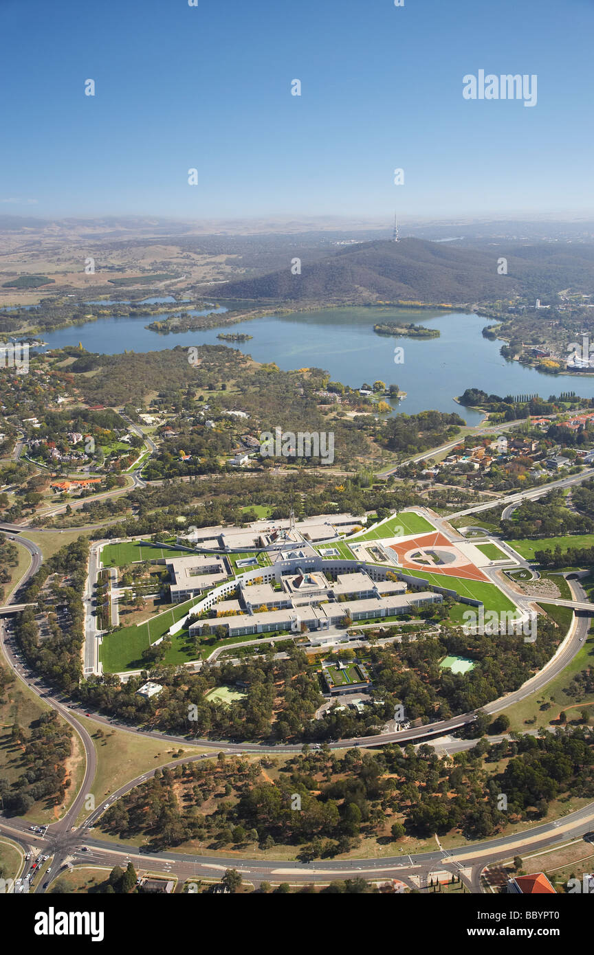 La Maison du Parlement Capital Hill et le lac Burley Griffin Canberra ACT Australie aerial Banque D'Images