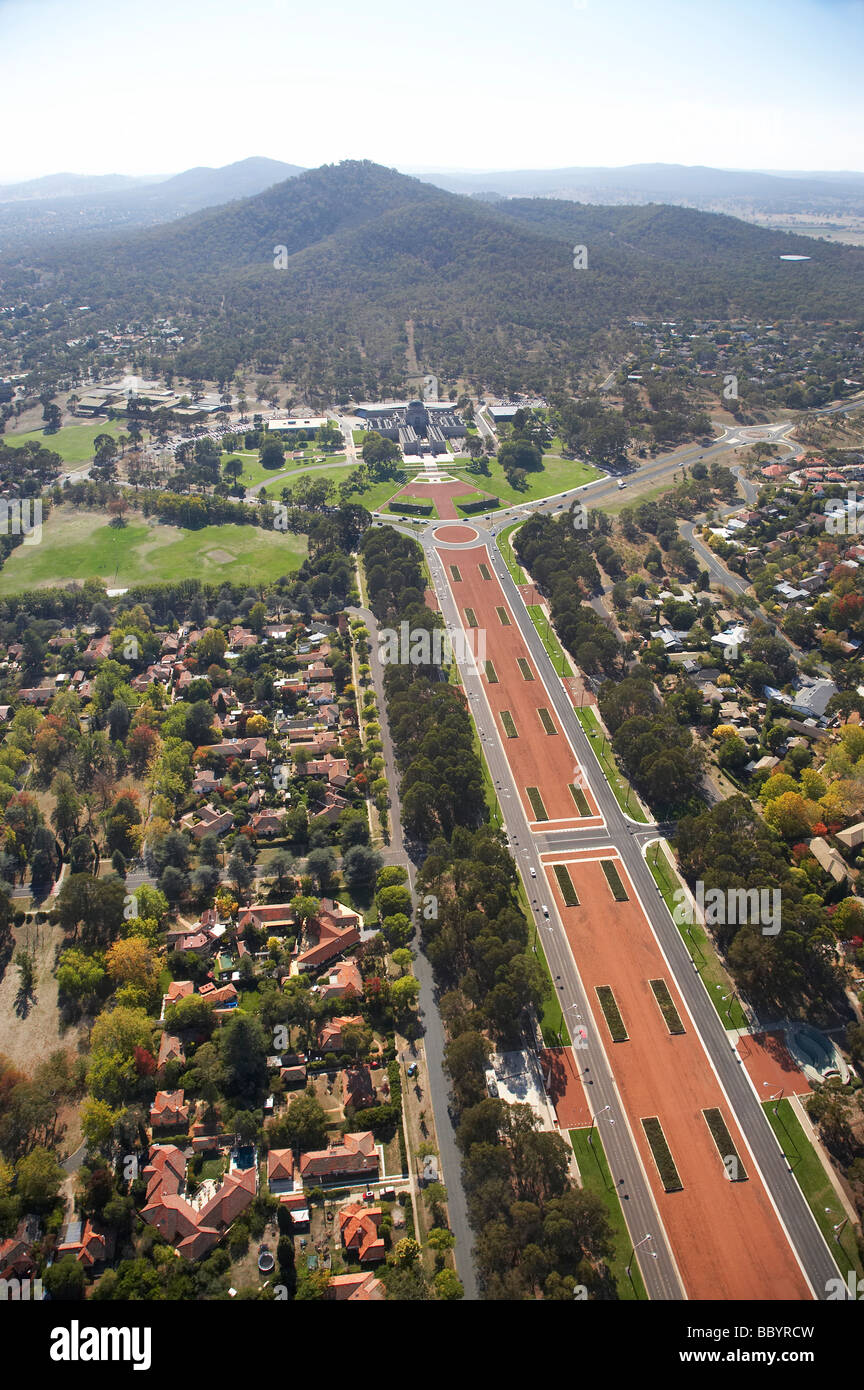 ANZAC Parade Australian War Memorial et le Mont Ainslie antenne Australie Canberra ACT Banque D'Images