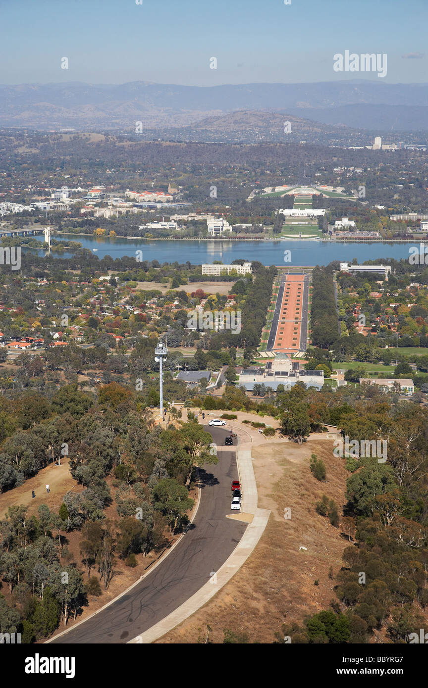 Vue sur le mont Ainslie Lookout Anzac Parade Lac Burley Griffin et La Maison du Parlement Canberra ACT Australie aerial Banque D'Images