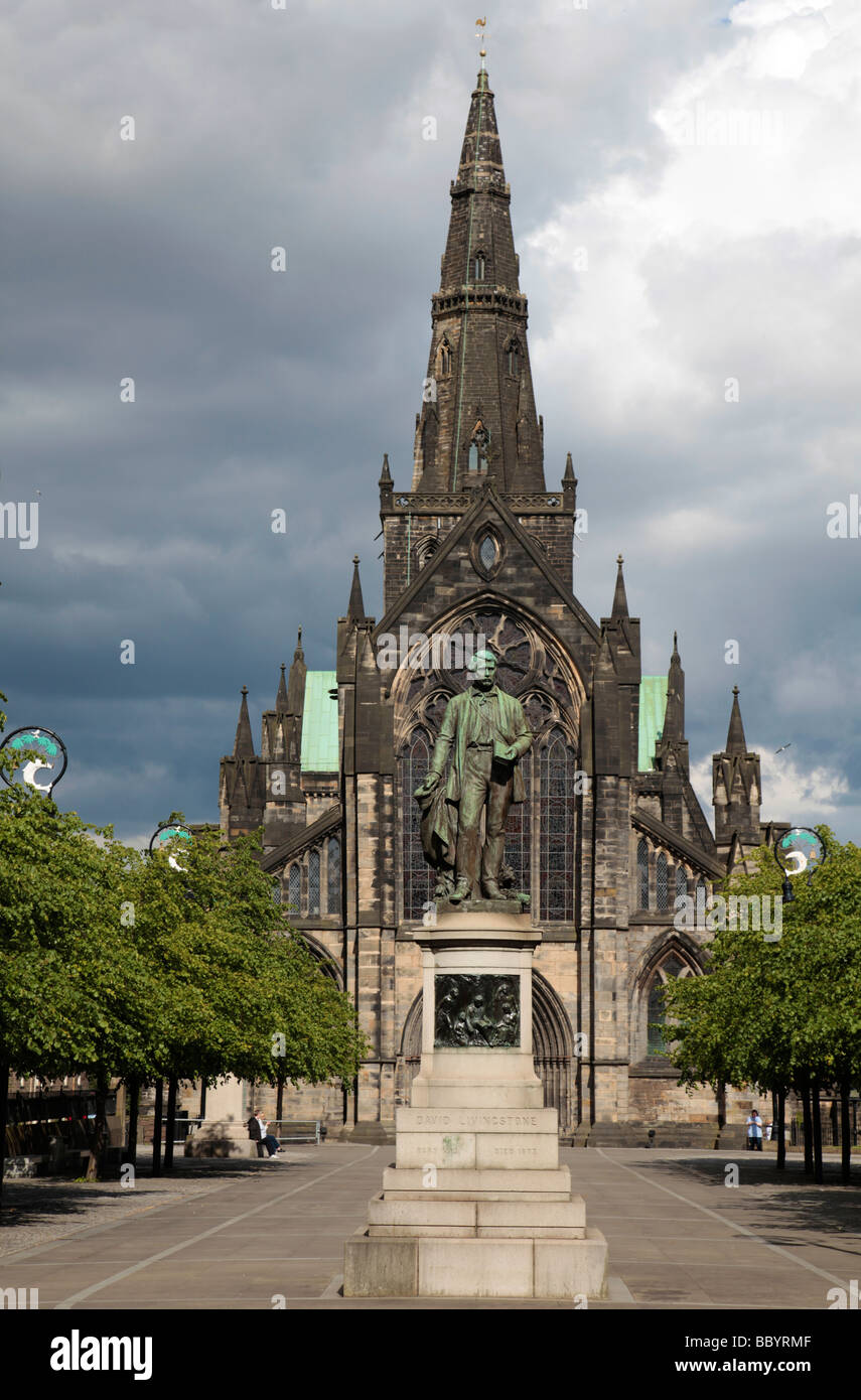 Statue de David Livingstone à l'extérieur de la cathédrale St Mungo's à Glasgow. Banque D'Images