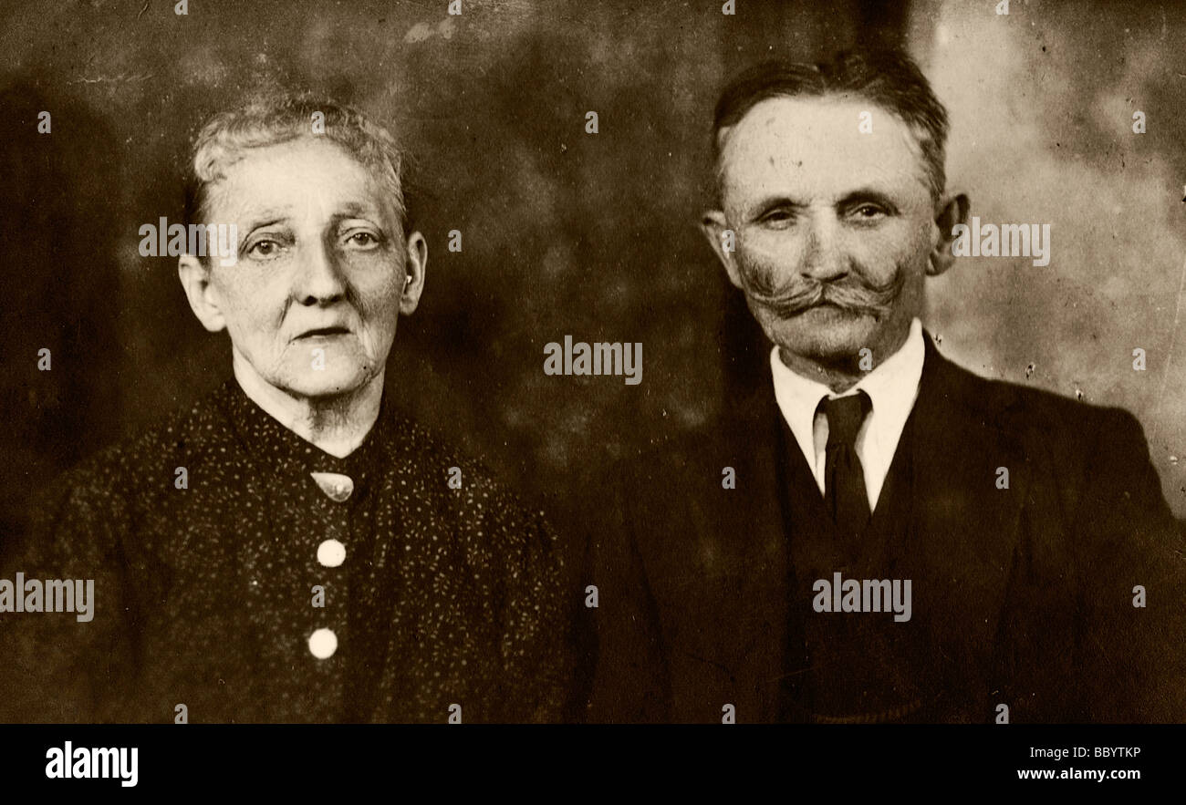 Couple de personnes âgées, photographie historique, vers 1920 Banque D'Images