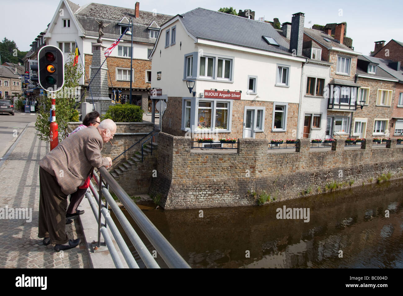 La Roche-en-Ardenne ville de Belgique avec l'Ourthe Banque D'Images