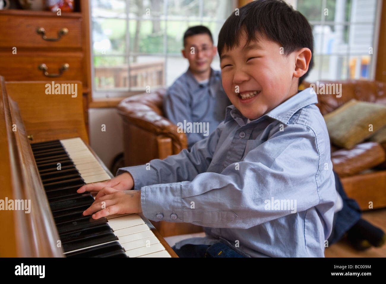 Korean boy playing piano Photo Stock - Alamy