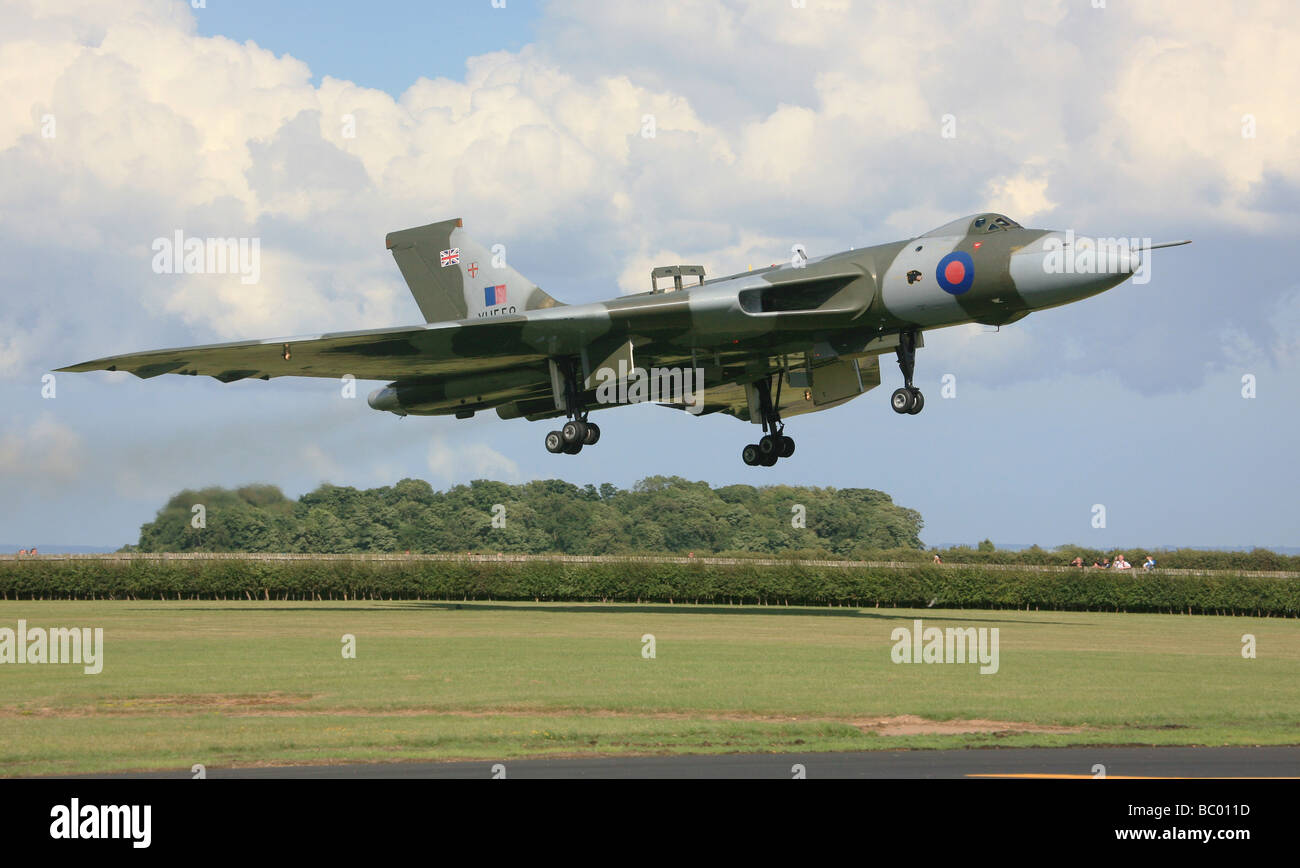 Le dernier état de navigabilité, Avro Vulcan en courte finale au RAF Waddington journée portes ouvertes en 2008. Banque D'Images