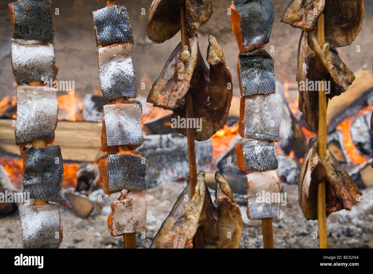 Saumon fumé à la Lummi Indian Reservation, Washington. Banque D'Images