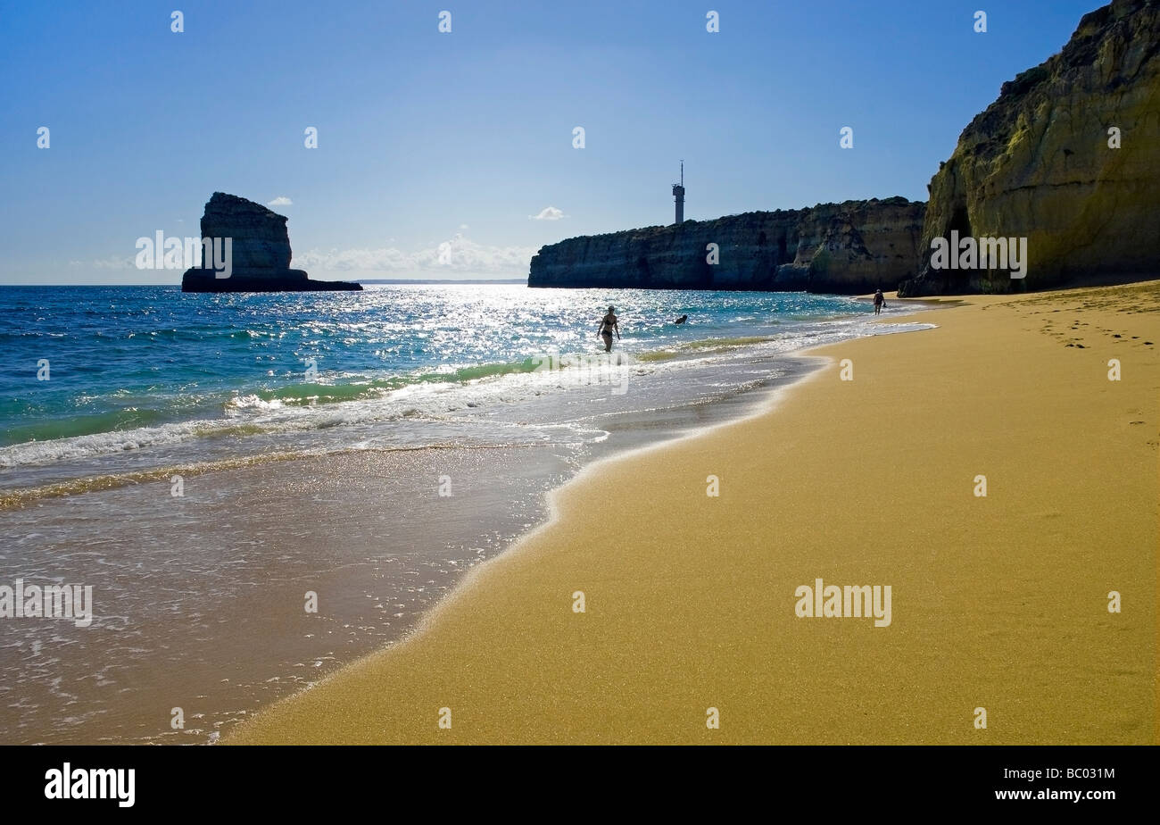 La plage de Caneiros, de l'Algarve au Portugal. Banque D'Images