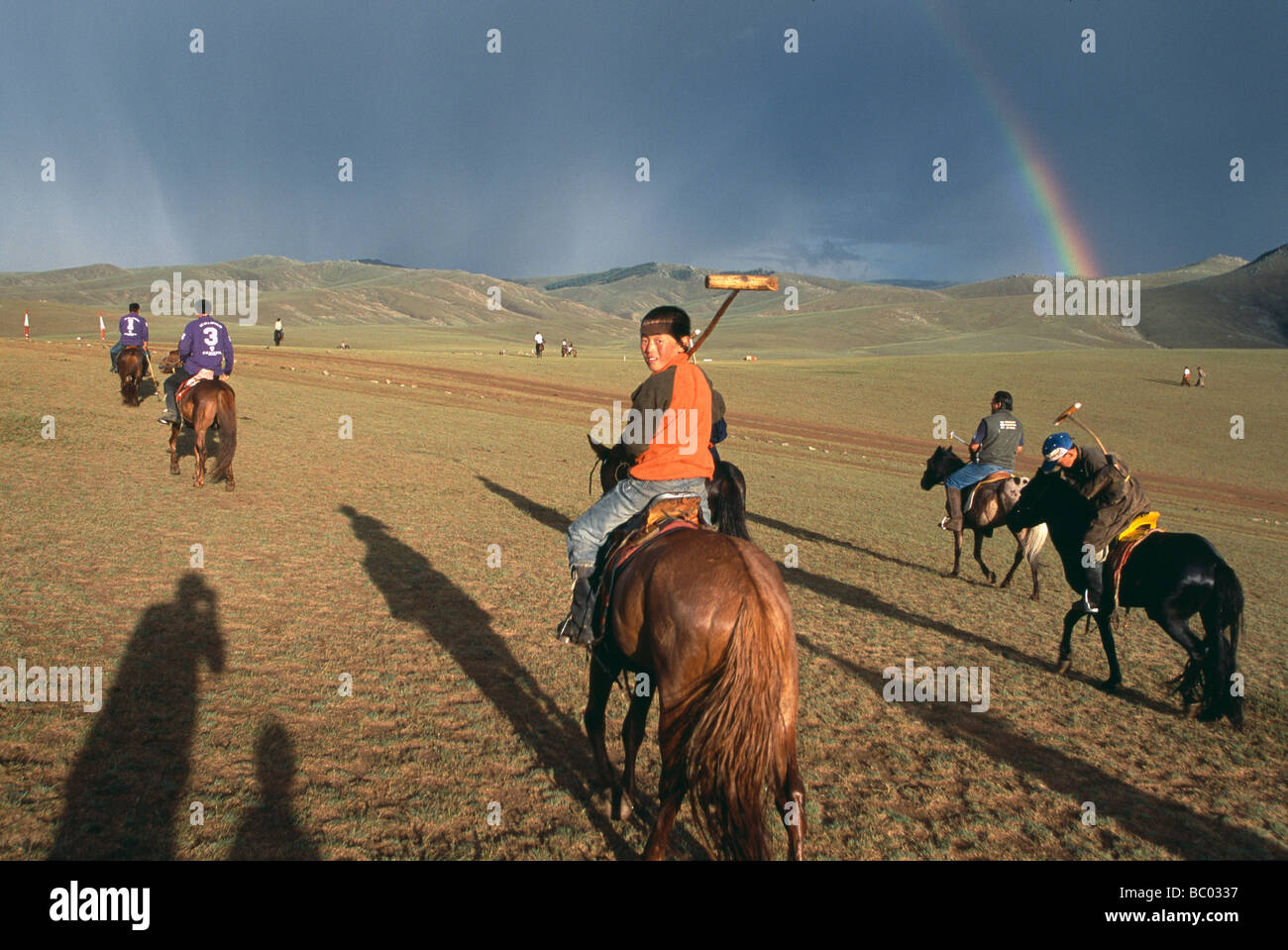 Children's polo en Mongolie centrale. Banque D'Images