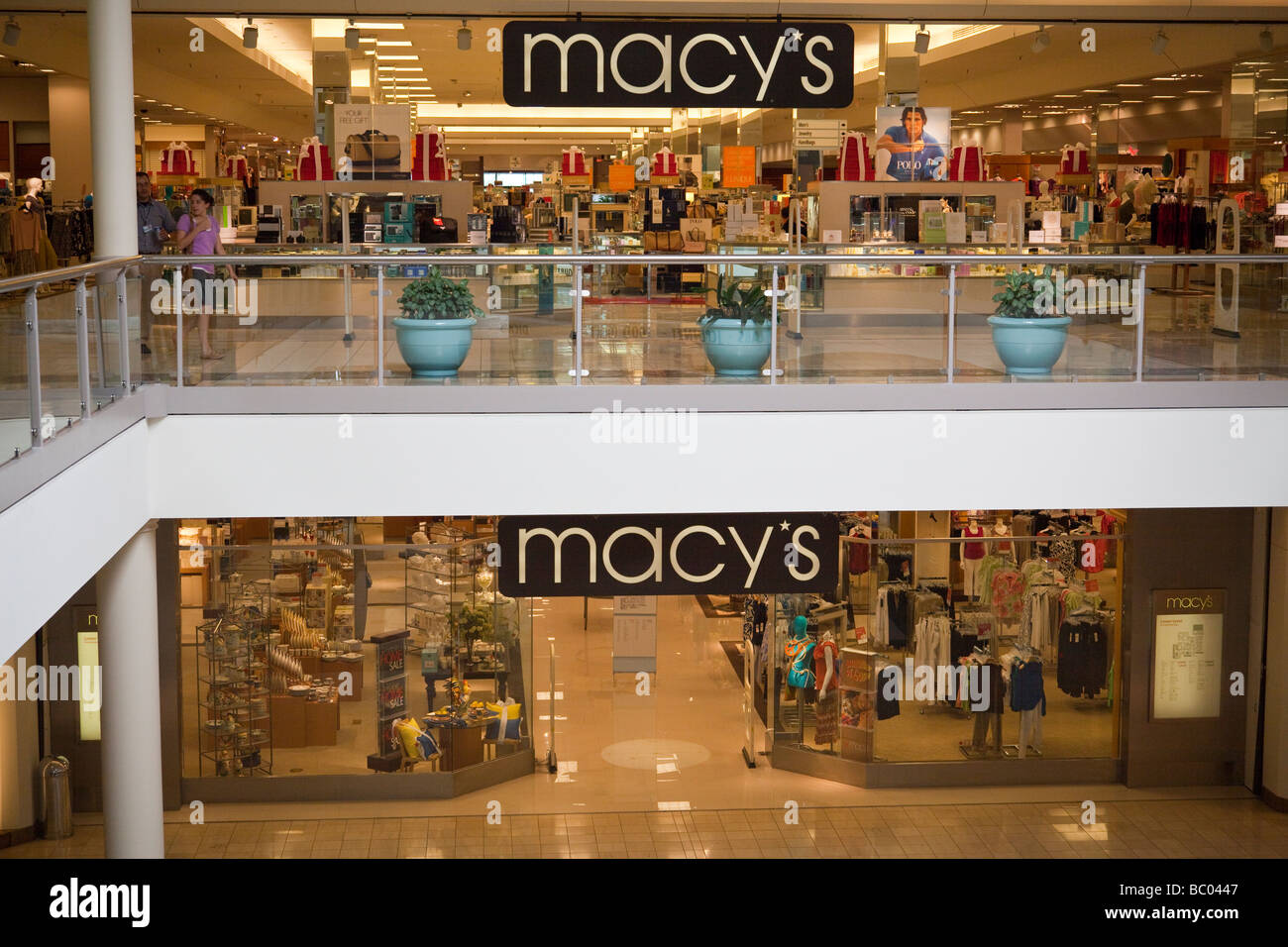 À l'entrée du grand magasin Macy's, Montgomerville mall, New York, USA Banque D'Images