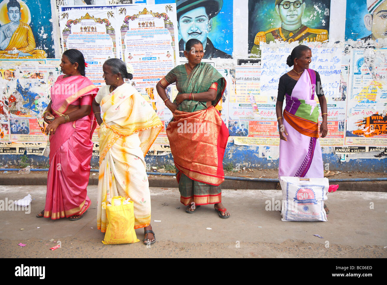 L'Inde, le Tamil Nadu, Annur station de bus avec les gens Banque D'Images