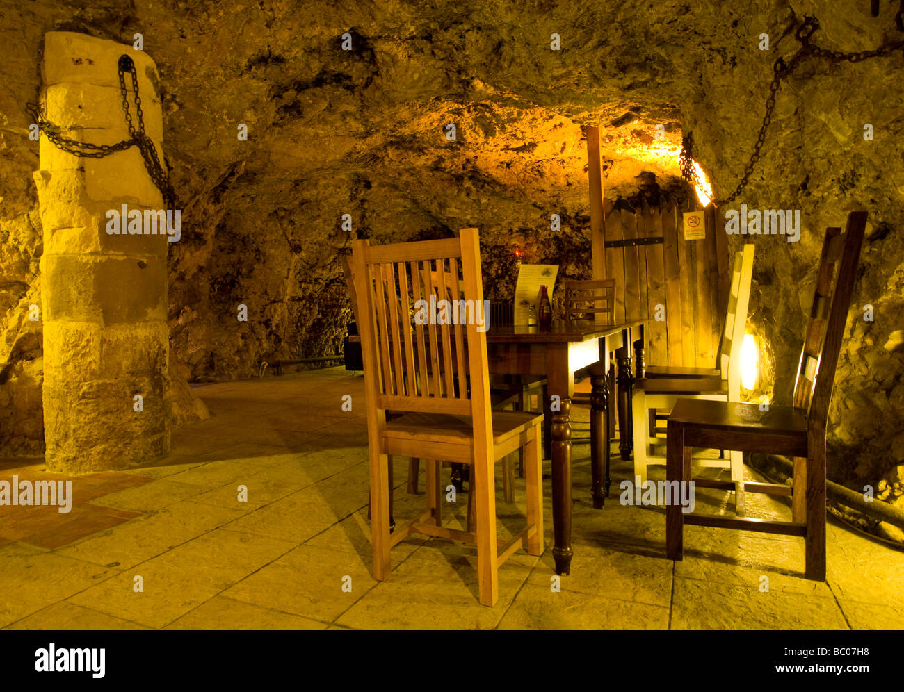 L'Angleterre de Tyne et Wear. Grotte de Marsden Marsden Bay est le seul restaurant et bar dans une grotte pour être trouvés en Europe Banque D'Images