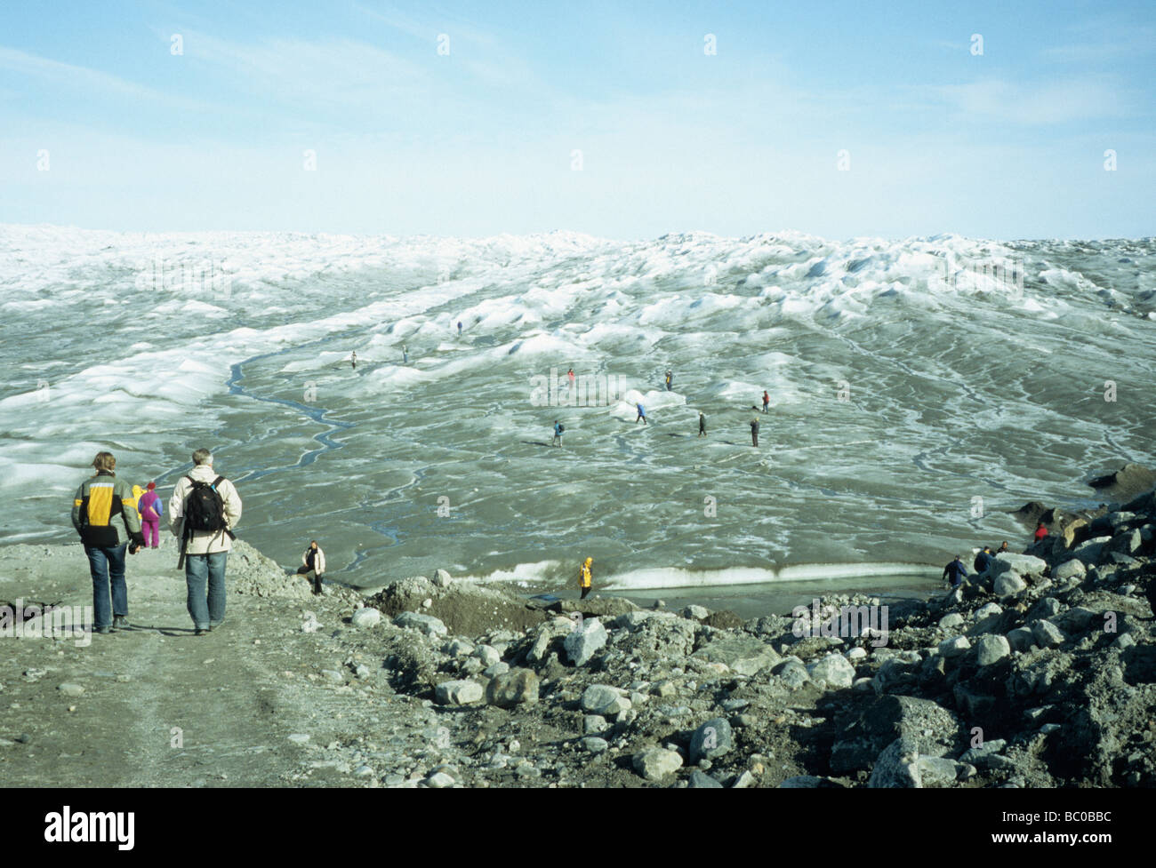Les touristes à la découverte de la glace à l'intérieur des terres près de Kangerlussuaq, ouest du Groenland Banque D'Images
