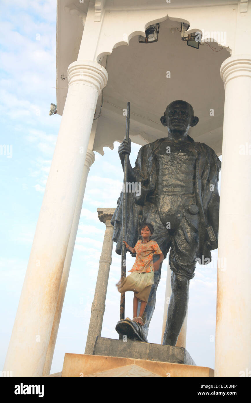 L'Inde, le Tamil Nadu, Puducherry, Pondicherry, Beach Road, Gandhi Statue Banque D'Images