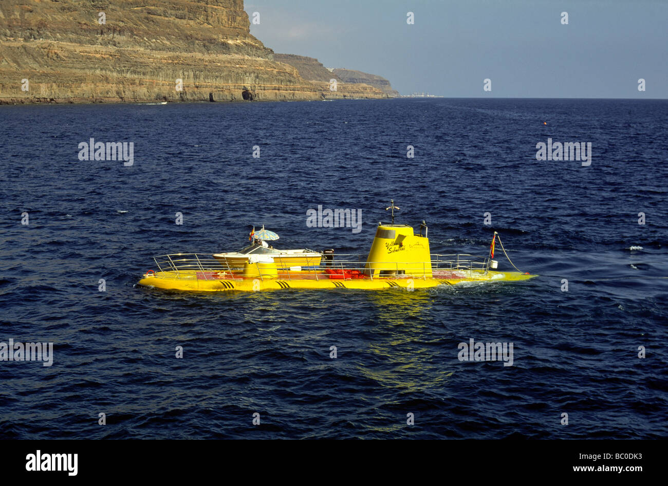 Sous-marin jaune attraction touristique de Puerto de Mogan Gran Canaria Espagne Europe Banque D'Images