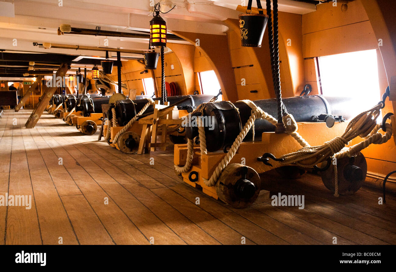 HMS Victory, lancé en 1765, le phare historique de Lord Nelson à la bataille de Trafalgar, Portsmouth, Angleterre, RU Banque D'Images