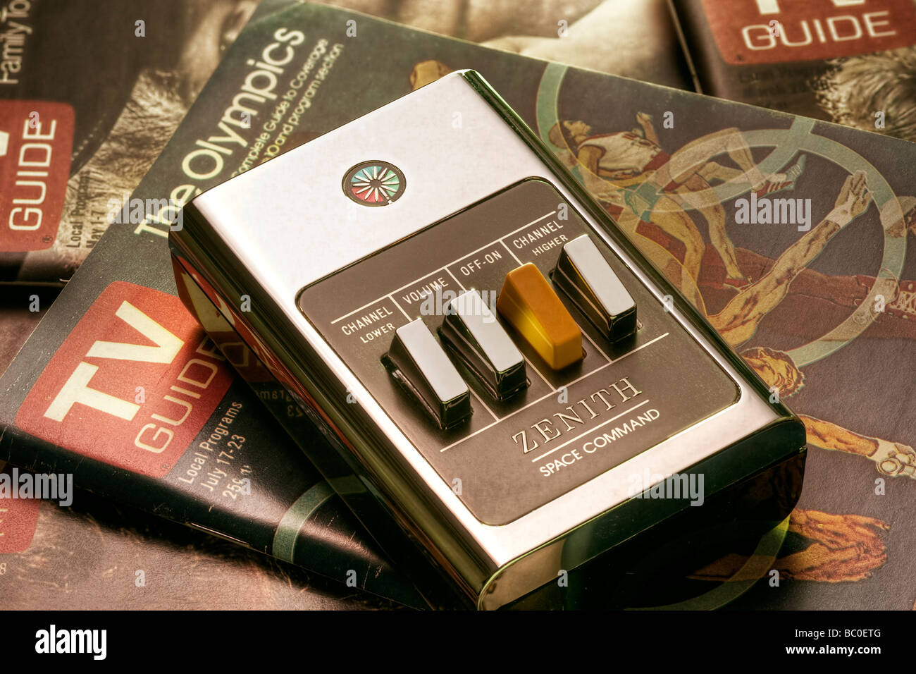 Commande à distance espace Zenith clicker sur les années 1970, période TV-guide magazines Banque D'Images
