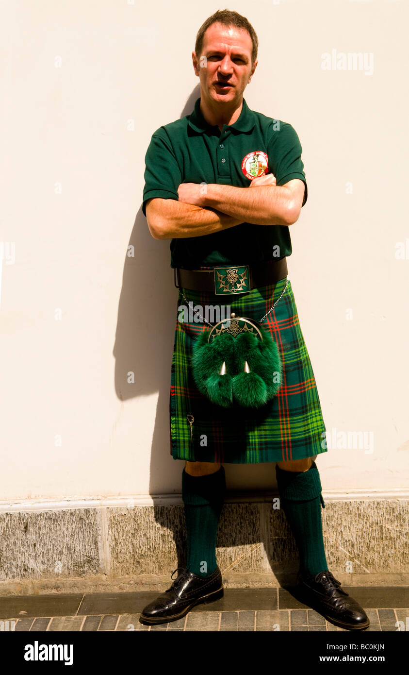 Un fier Écossais portant un kilt traditionnel. Banque D'Images