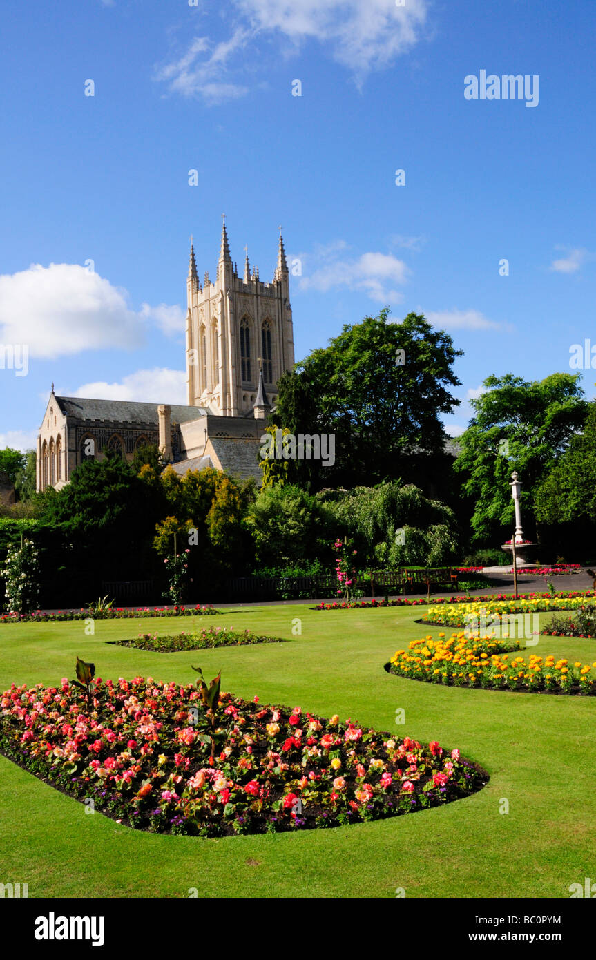 Les jardins de l'abbaye et cathédrale St Edmundsbury, Bury St Edmunds Suffolk Angleterre UK Banque D'Images