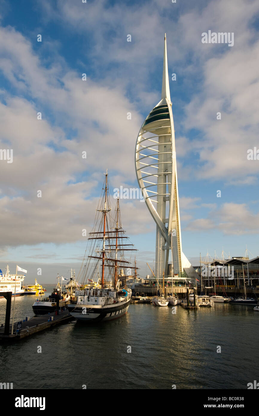 La tour Emirates Spinnaker, de 170 mètres de haut, point central du réaménagement du port de Portsmouth, Angleterre, Royaume-Uni. Banque D'Images