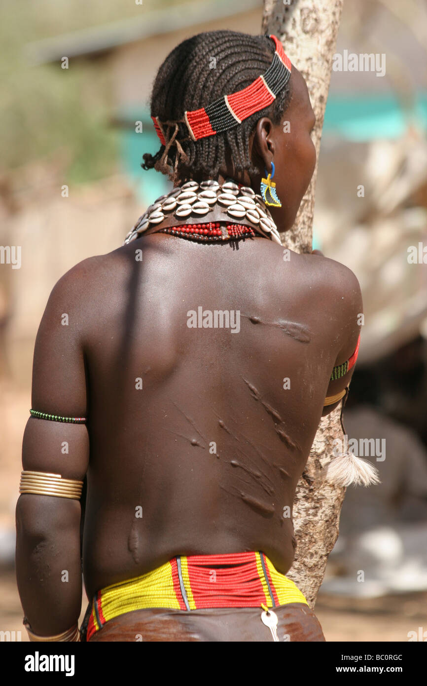 La vallée de la rivière Omo Ethiopie Afrique Tribu Hamer de cicatrices de la cérémonie Bull Jumping Banque D'Images