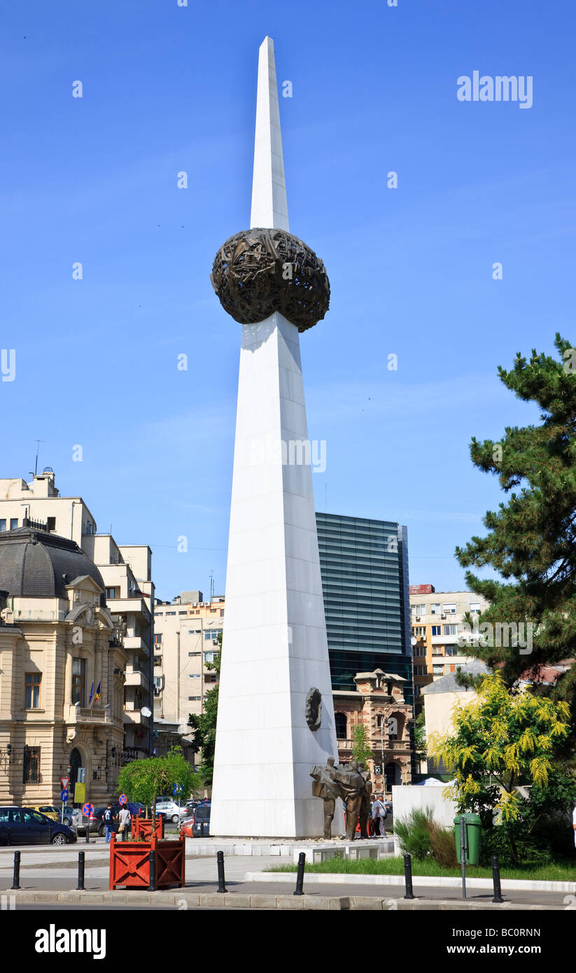 La pyramide de la victoire (reprise) du mémorial aux victimes de la Révolution anticommuniste 1989 roumaine , BUCAREST , ROUMANIE Banque D'Images