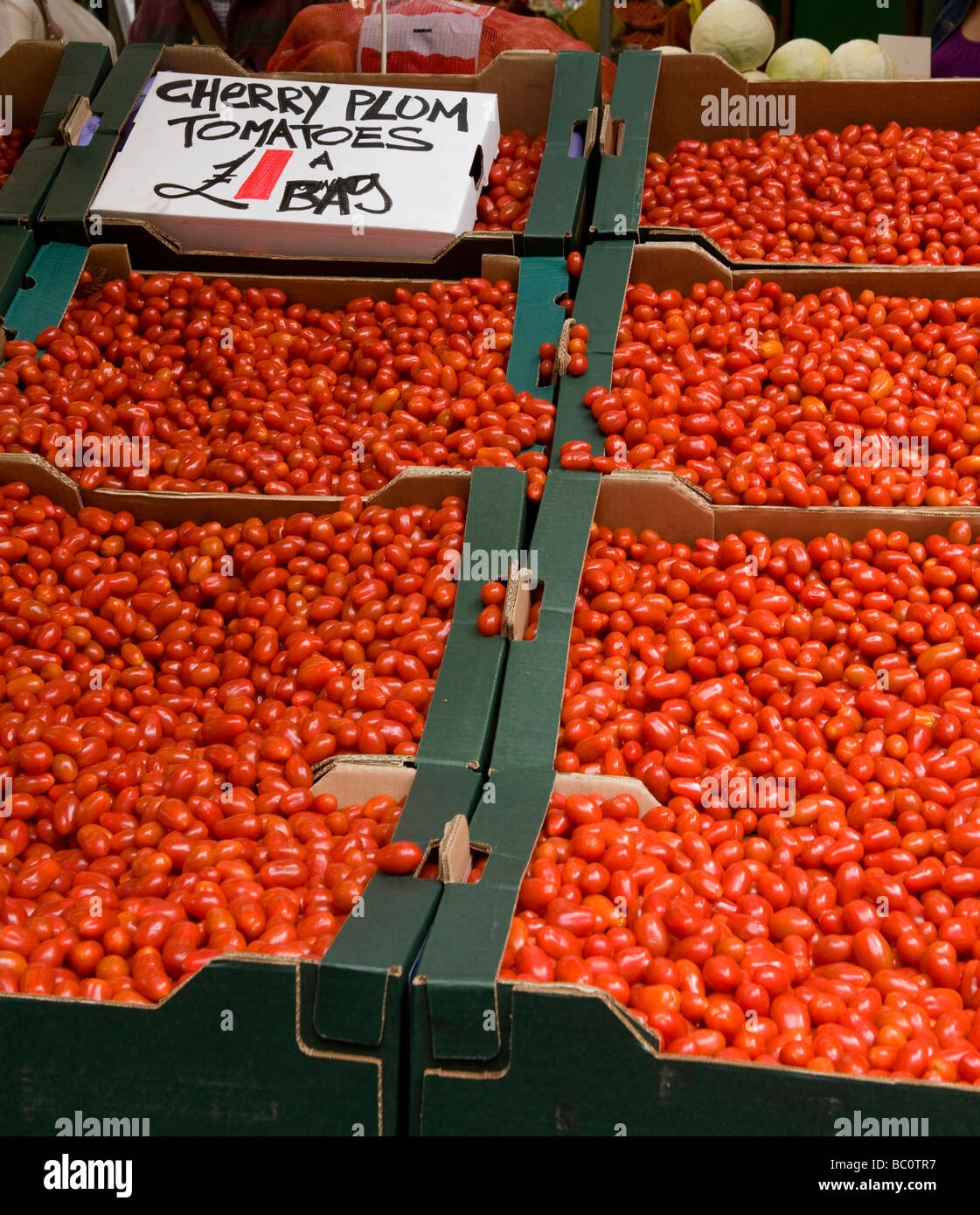 Les tomates en vente à Borough Market, London, SE1 Banque D'Images