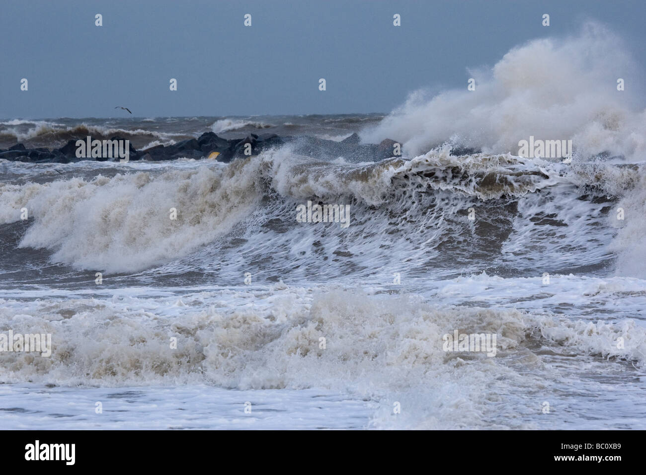 La marée haute mer Palling Norfolk Banque D'Images