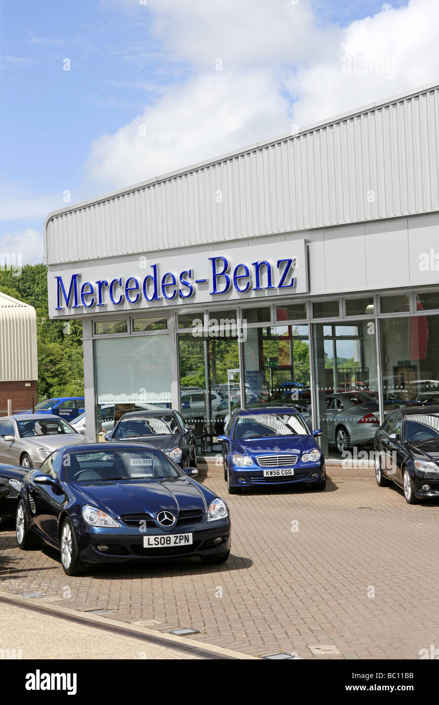 Mercedes Benz concessionnaire automobile allemand de luxe avant-cour Banque D'Images