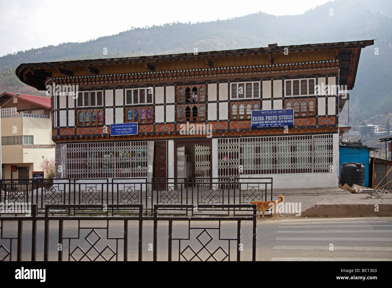 Maison typique bâtiment officiel à Thimphu, Bhoutan Asie 91351 Bhutan-Thimphu Banque D'Images
