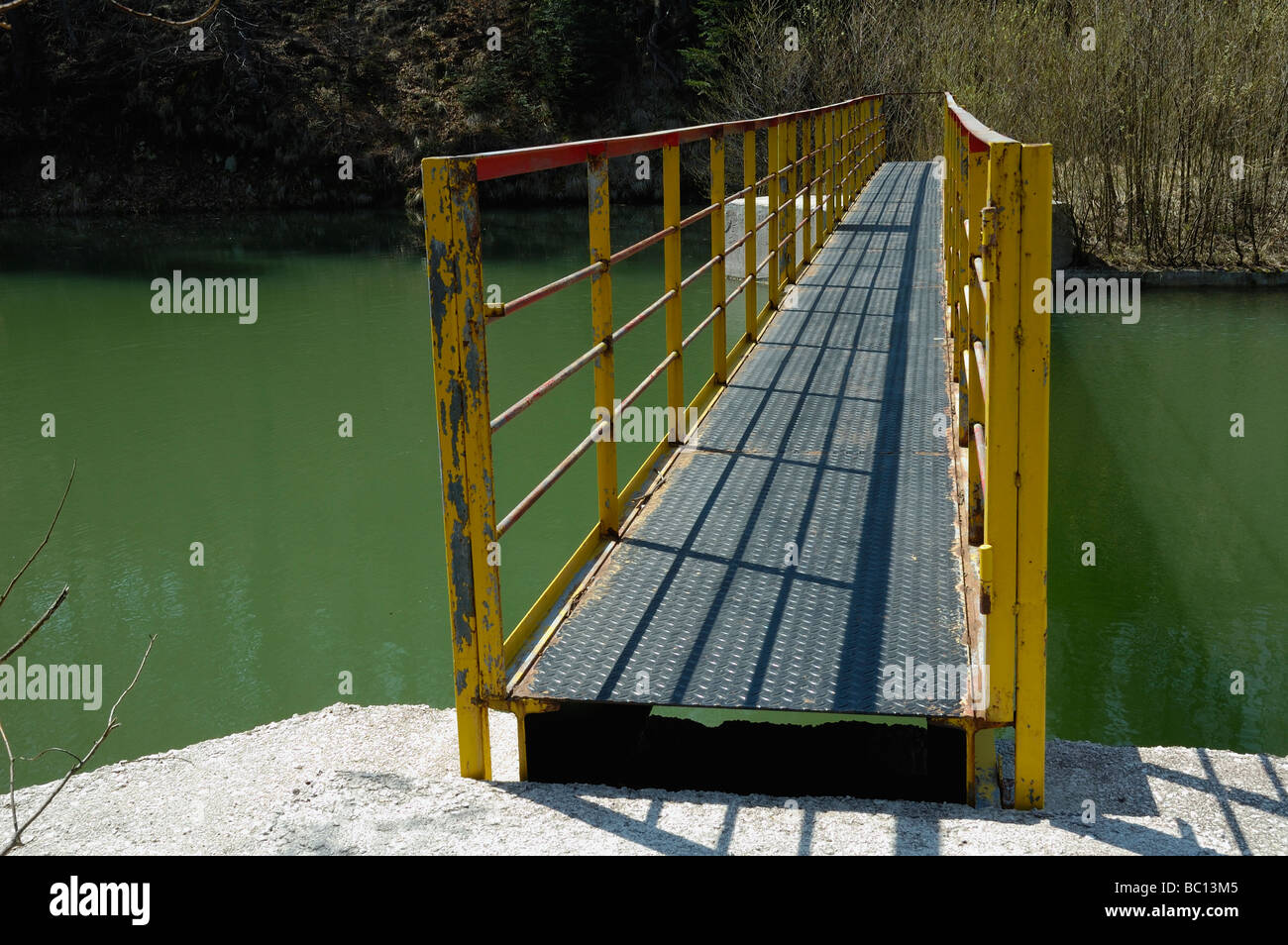 Passerelle sur le canal de la rivière de l'acier Banque D'Images