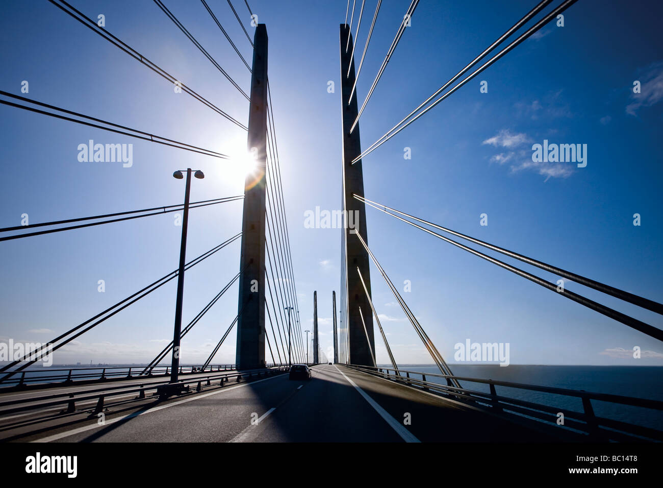 Les pylônes sur le pont de l'Oresund entre le Danemark et la Suède Banque D'Images