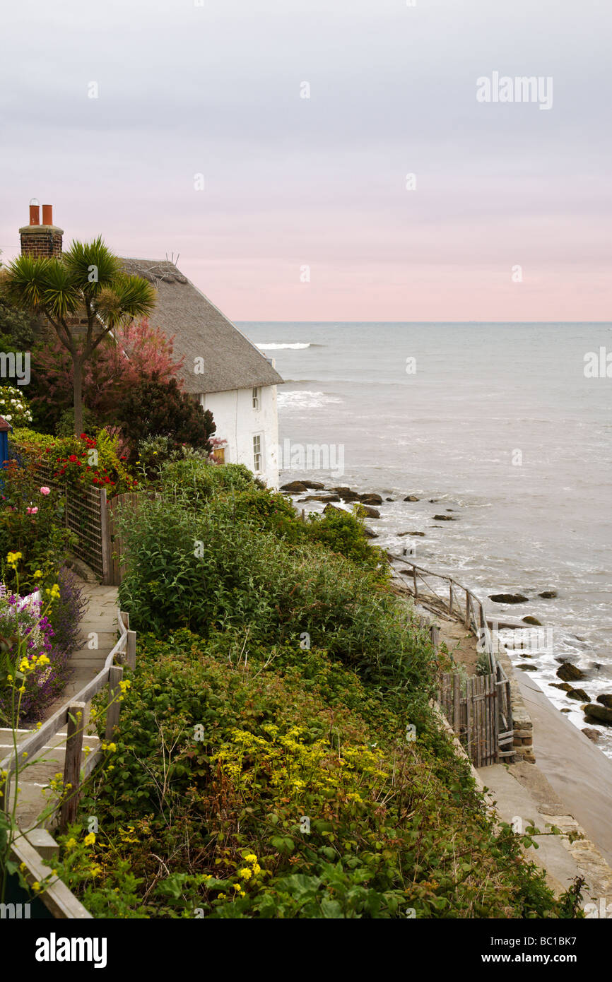 Un chalet au bord de la mer. 'Runswick Bay' North Yorkshire, Angleterre. Banque D'Images