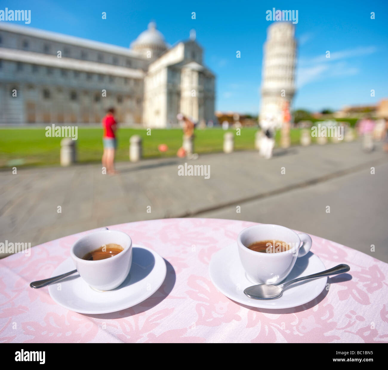 Deux tasses d'espresso avec Tour Penchée de Pise Italie Europe Banque D'Images Deux tasses d'espresso avec Tour Penchée de Pise Italie Europe Banque D'Images
