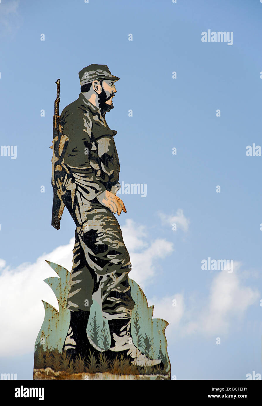 Décoration statue de Fidel Castro debout au-dessus d'une route principale dans la Havane, Cuba Banque D'Images