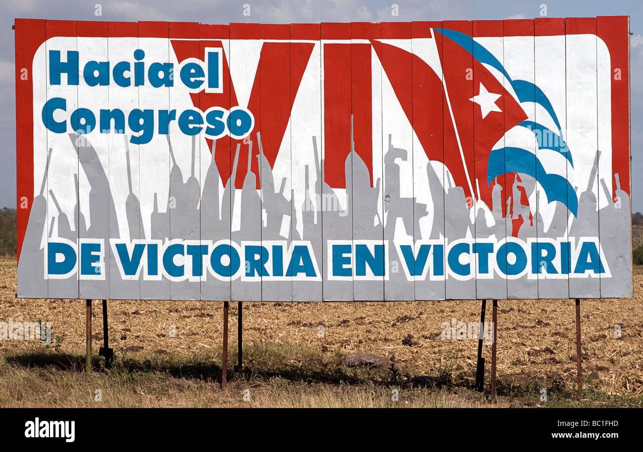 La propagande socialiste cubain billboard. HACIA EL CONGRESO DE VICTORIA EN VICTORIA. CUBA Banque D'Images