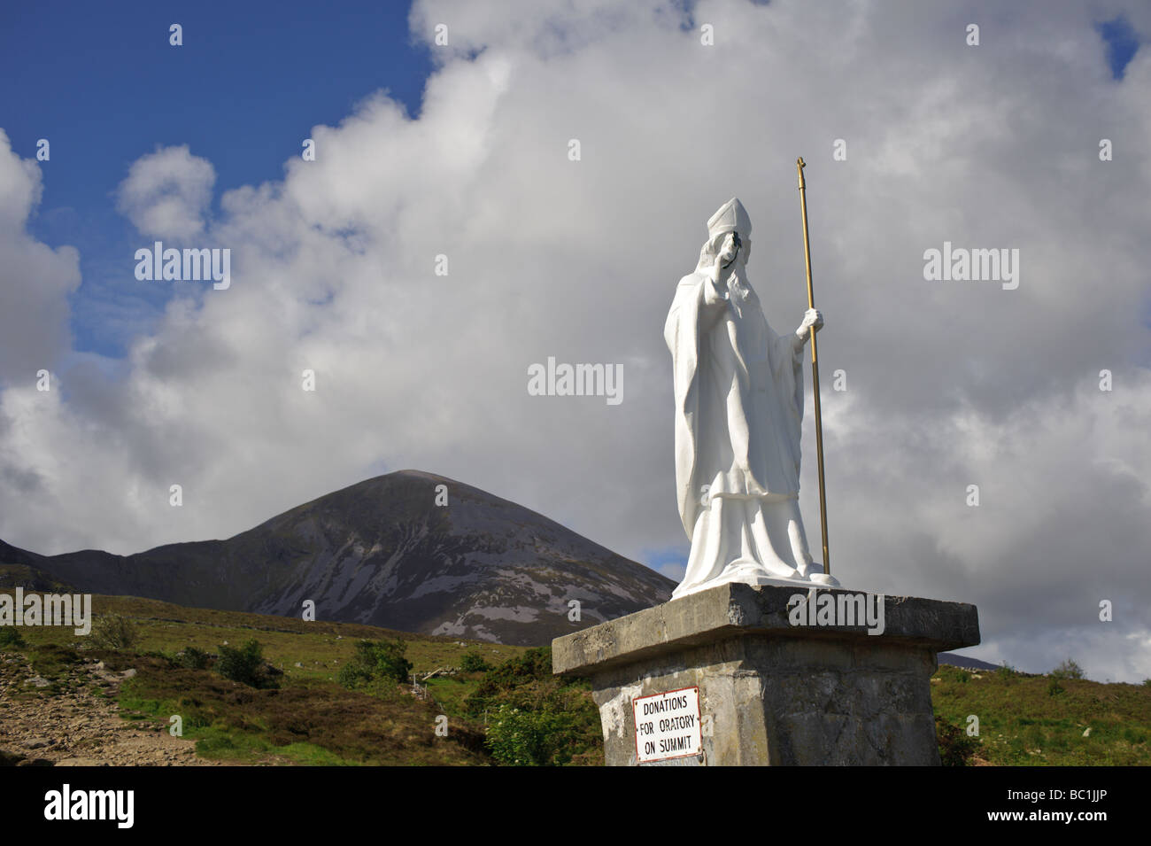 Statue de Saint Patrick, saint Patrick, à la base de Croagh Patrick, dans le comté de Mayo Irlande Banque D'Images