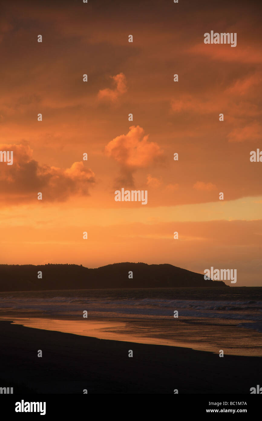 Plage au coucher du soleil Banque D'Images