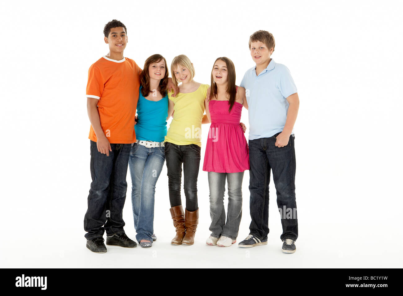 Groupe de cinq jeunes enfants en Studio Banque D'Images