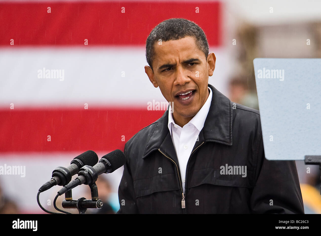 Le candidat présidentiel Barack Obama prononce un discours à ses partisans à Londonderry, NH. Banque D'Images