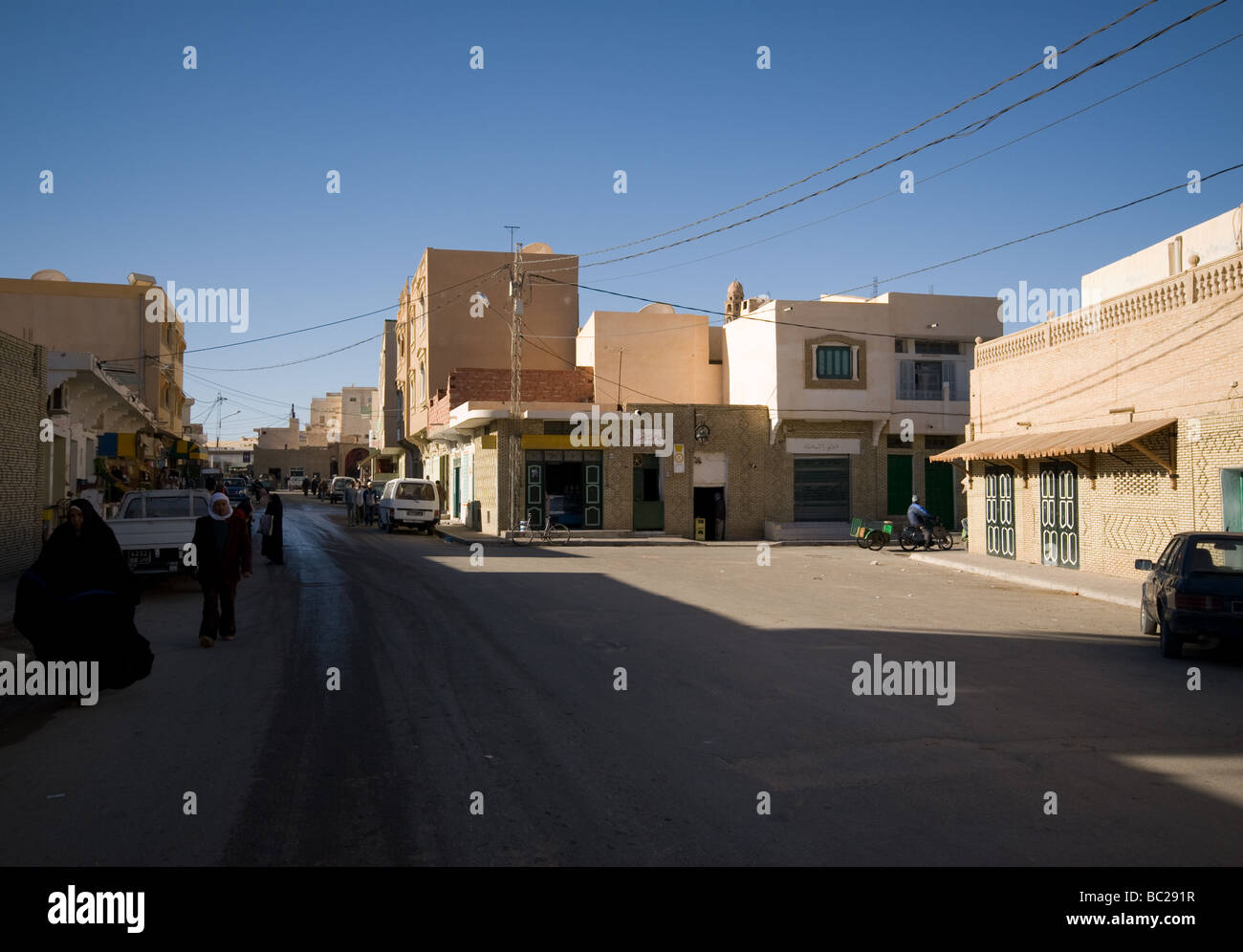 Scène de rue à Tozeur Tunisie Banque D'Images