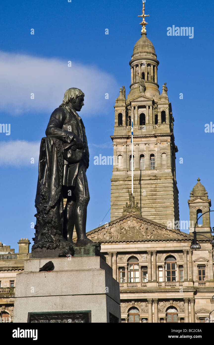 dh City Chambers GEORGE SQUARE GLASGOW Robert robbie Burns statue à George Square et City Chambers scotland Banque D'Images