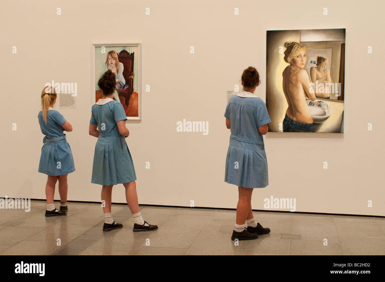 National Gallery of Victoria, les écolières tableaux de jeunes femmes, Melbourne, Victoria, Australie Banque D'Images