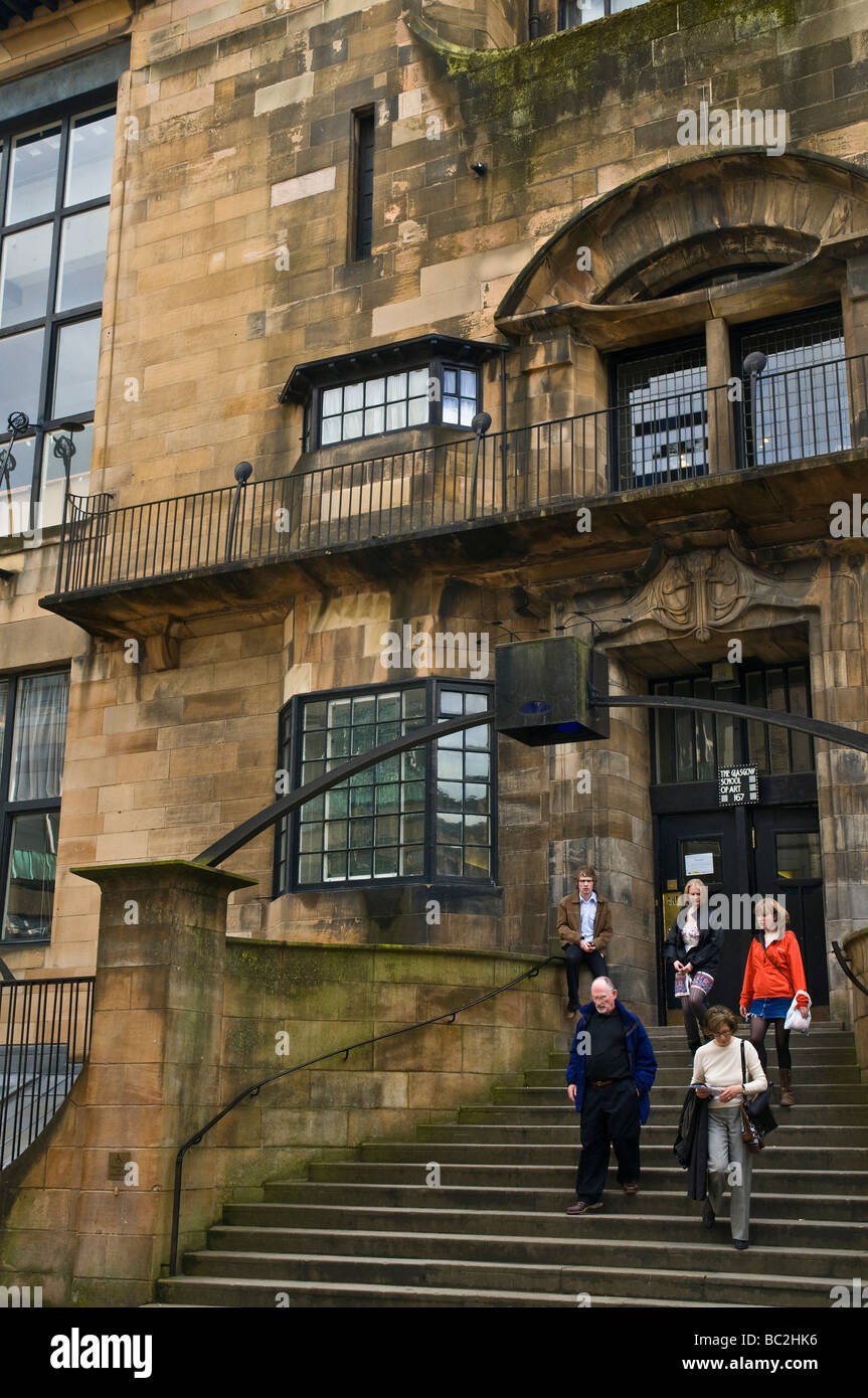 Dh Glasgow School of Art ART SCHOOL GLASGOW Personnes Renfrew St entrée bâtiment conçu par Charles Rennie Mackintosh Banque D'Images