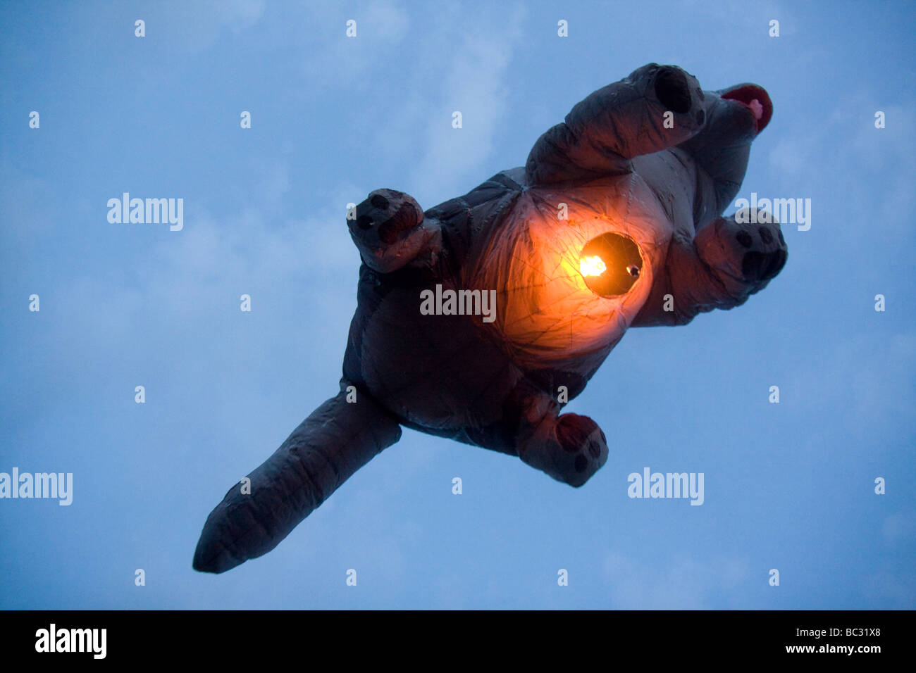 Globos de Cantoya la concurrence dans Paracho, Michoacan, Mexique. Banque D'Images