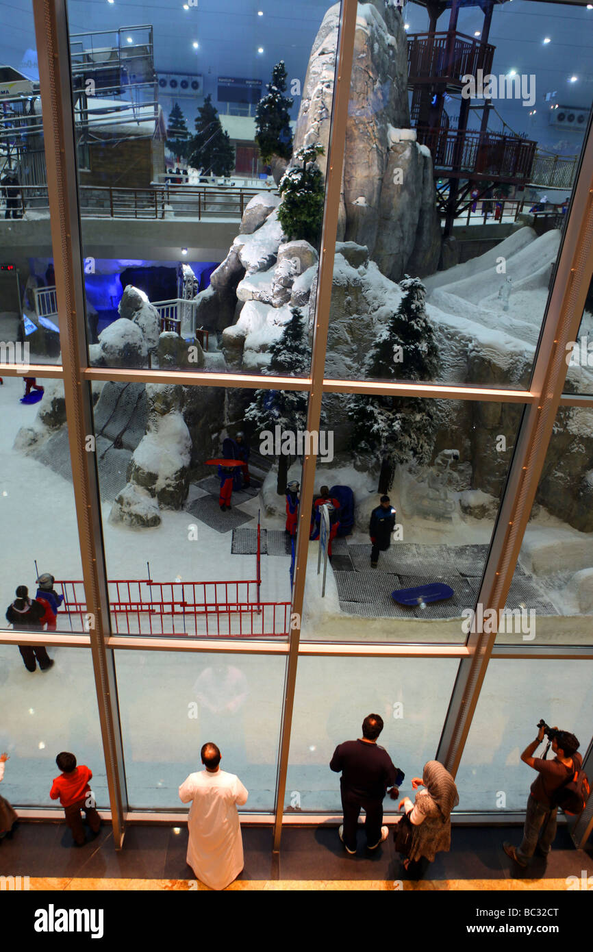 Vue de la piste de ski intérieure, Ski Dubaï au centre commercial Mall of the Emirates. Banque D'Images