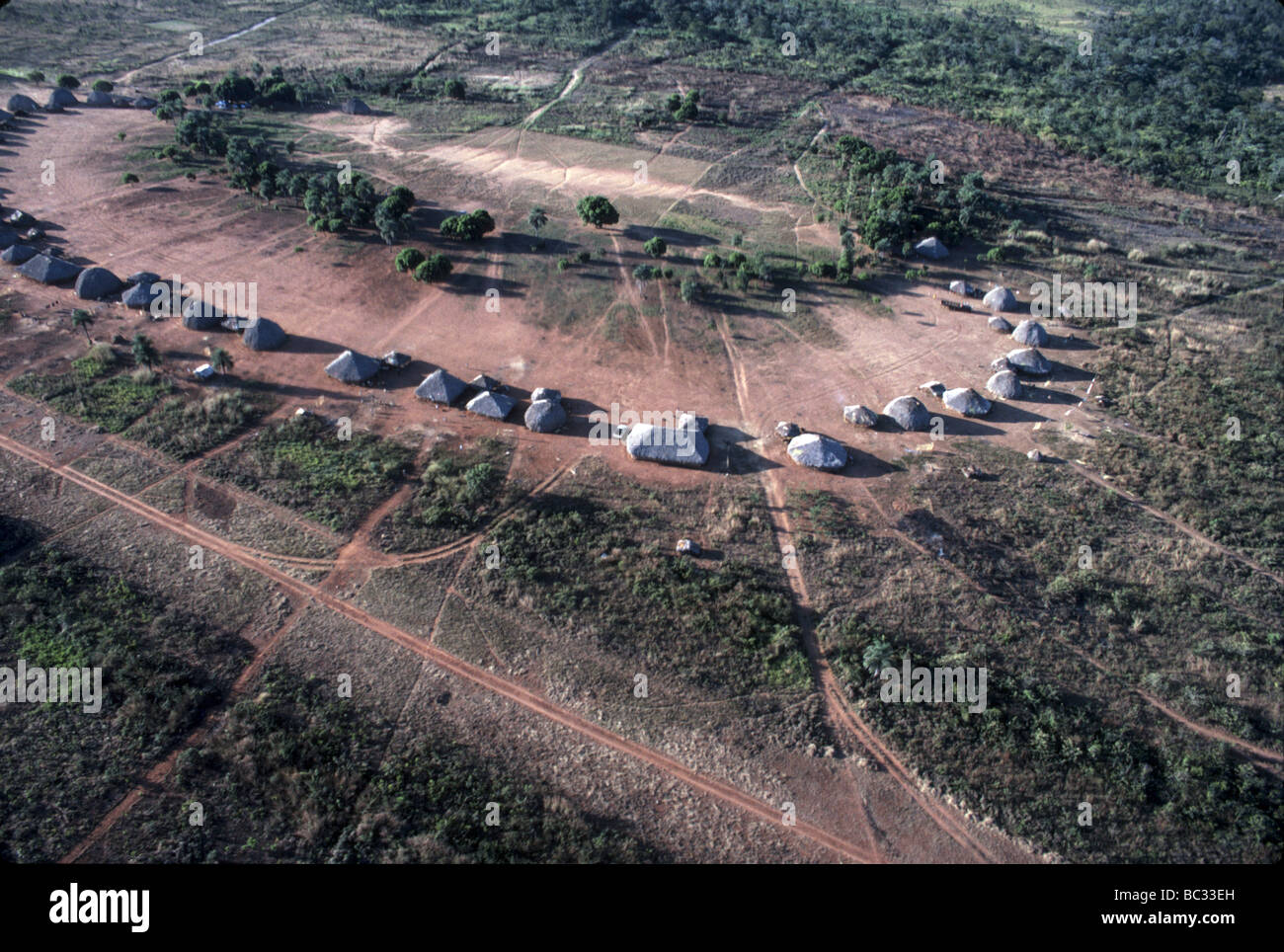 La ruche Xavante en forme de huttes. Mato Grosso, Brésil Banque D'Images